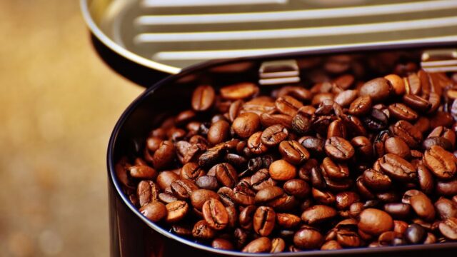 Cafeína Corta o Efeito da Creatina? Desvendamos o Mito em 2026