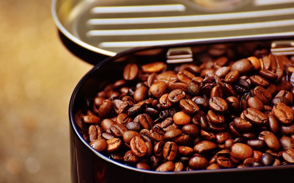 Cafeína Corta o Efeito da Creatina? Desvendamos o Mito em 2026