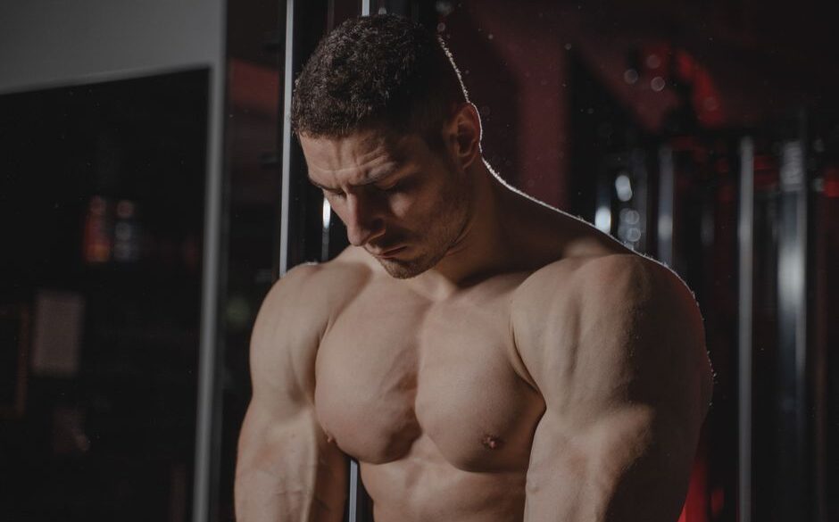 Erros Musculação Intermediário: 7 Falhas que Travam seu Progresso