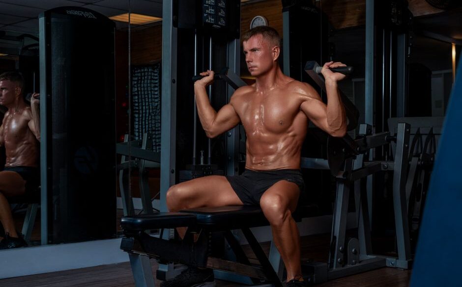 Quantas séries por grupo muscular hipertrofia? O guia 2026