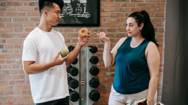 Quanto de proteína por dia para hipertrofia: cálculo exato com cardápio