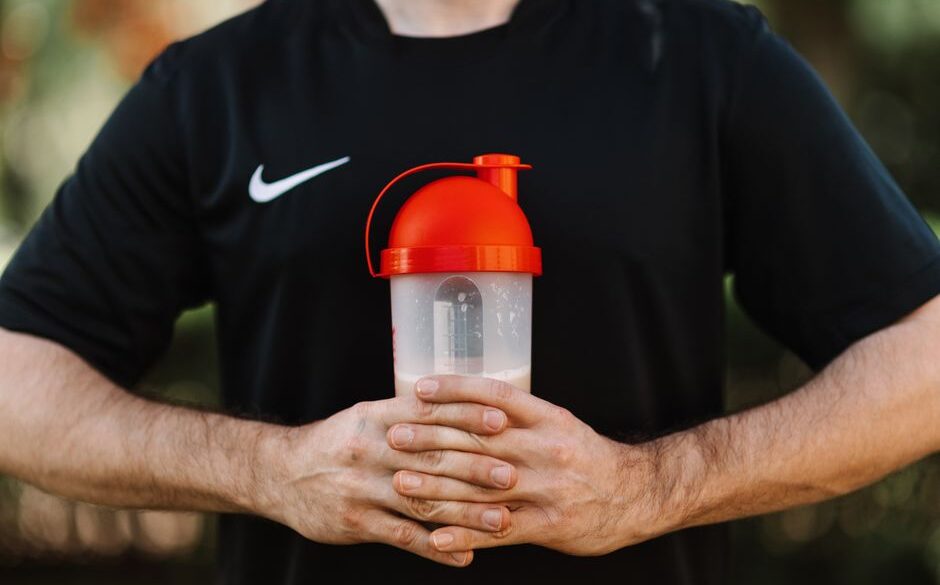 Whey Concentrado, Isolado ou Hidrolisado? Guia 2026
