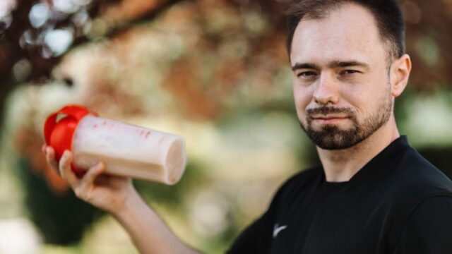 Caseína vs Whey Protein: O Erro Que Eu Cometi na Hipertrofia