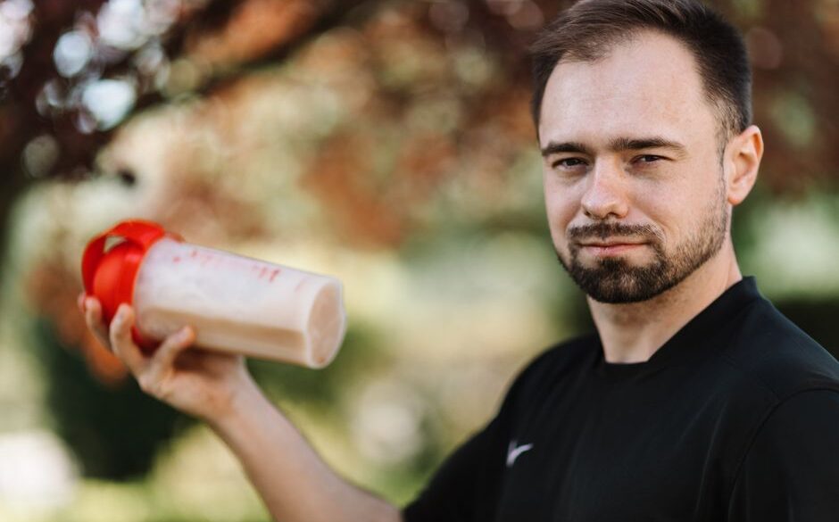 Caseína vs Whey Protein: O Erro Que Eu Cometi na Hipertrofia